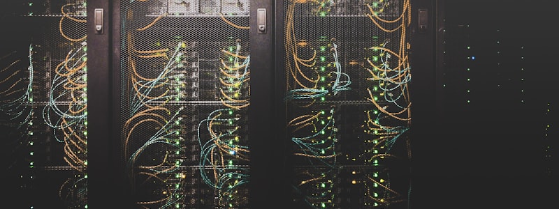 企业如何构建有效的数据安全防护体系指南配图 - 网络安全盾牌与锁